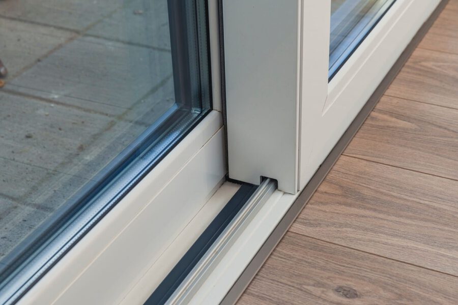 Gealan S9000 kunststof schuifpui onder rails