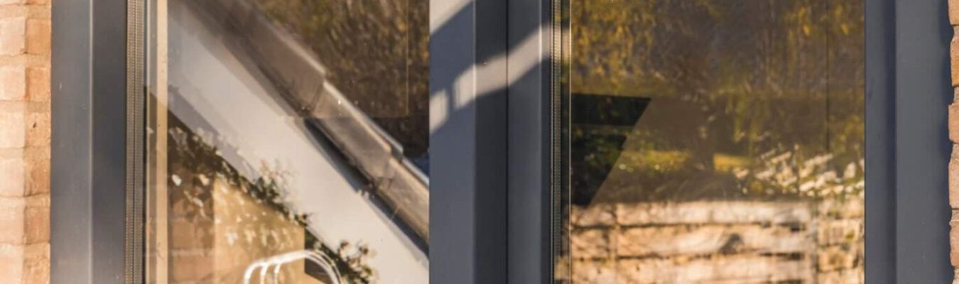 zwart raamkozijn Toelevering Online